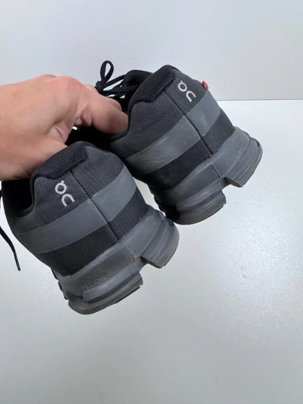 On Cloudflow Mens Running Shoes 9 42.5 Black Grey CloudTec Swiss Engineering